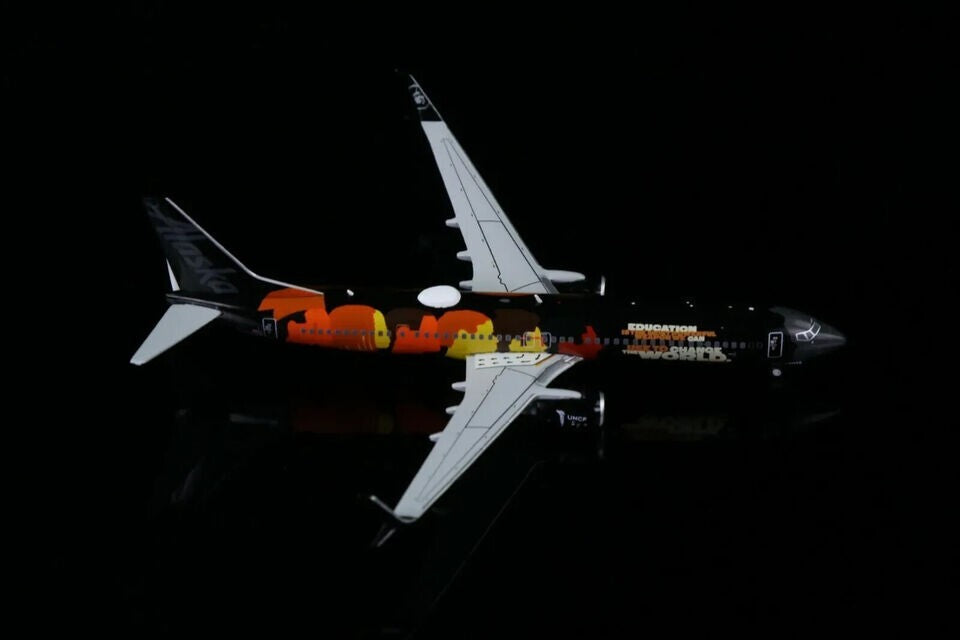 1:400 GeminiJets Alaska BOEING 737 MAX 8 Passenger Airplane Diecast Plane Model