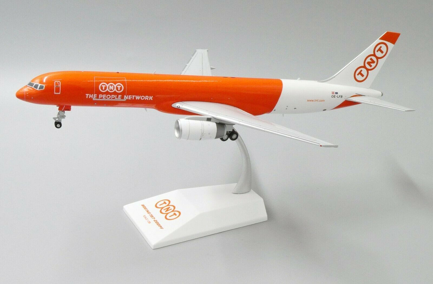 1:200 JC Wings TNT BOEING B757-200 PF Passenger Airplane Diecast Aircraft Model