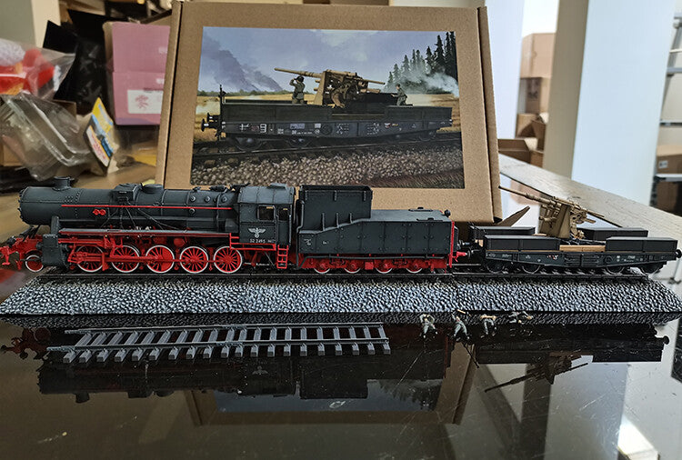 1/72 German Dr52 Steam Train+Flat Trailer+88 Guns+4 Soldiers Suit Model