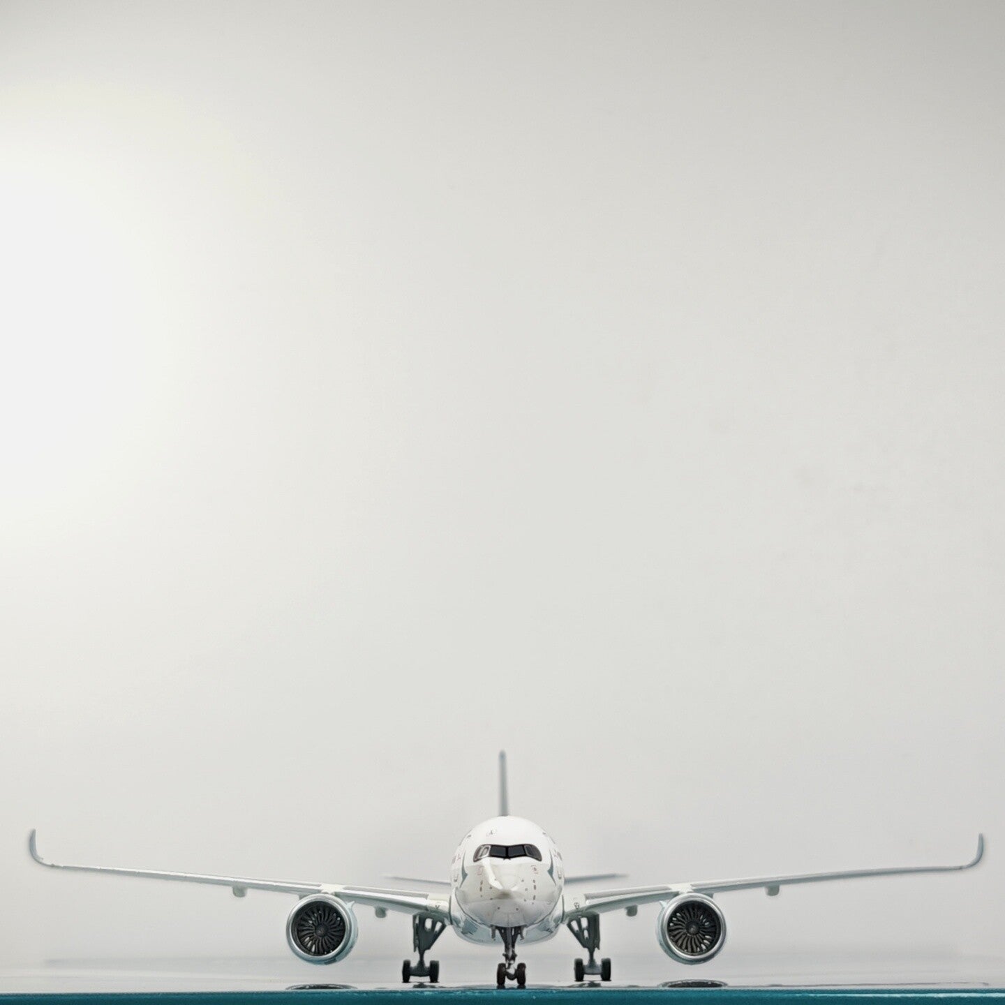 1:400 NG Model CATHAY PACIFIC AIRBUS A350-900 Airplane Diecast Aircraft Model