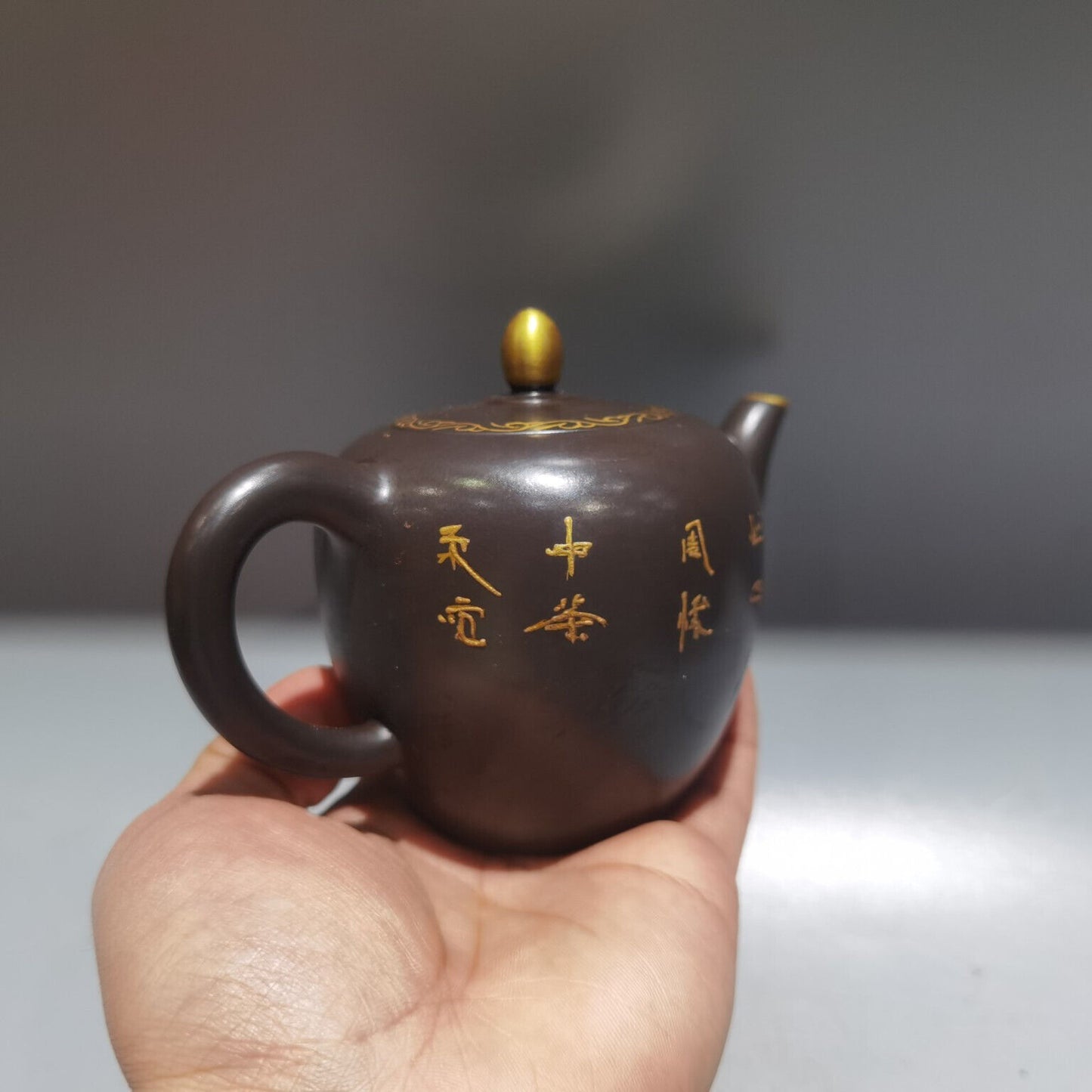 Chinese Yixing Zisha Clay Handmade Exquisite Teapot（描金美人肩壶 低款：顾景舟）