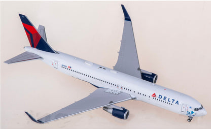 1:400 Panda Model Delta Air Lines B767-300ER Diecast Plane Aircraft Model
