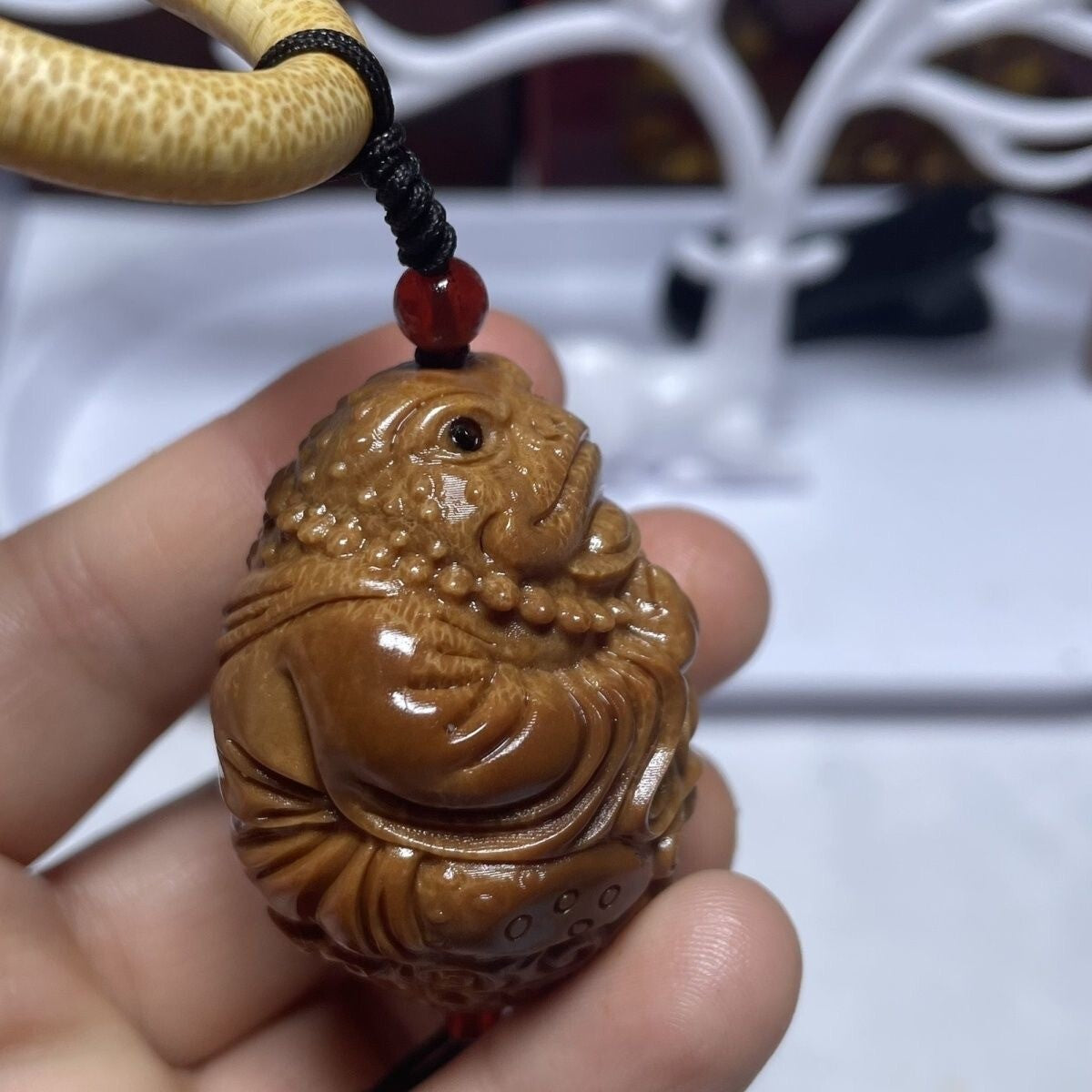 Natural Olive Nut Hand Carved Zen Toad Statue Pendant Bead Chain Frog