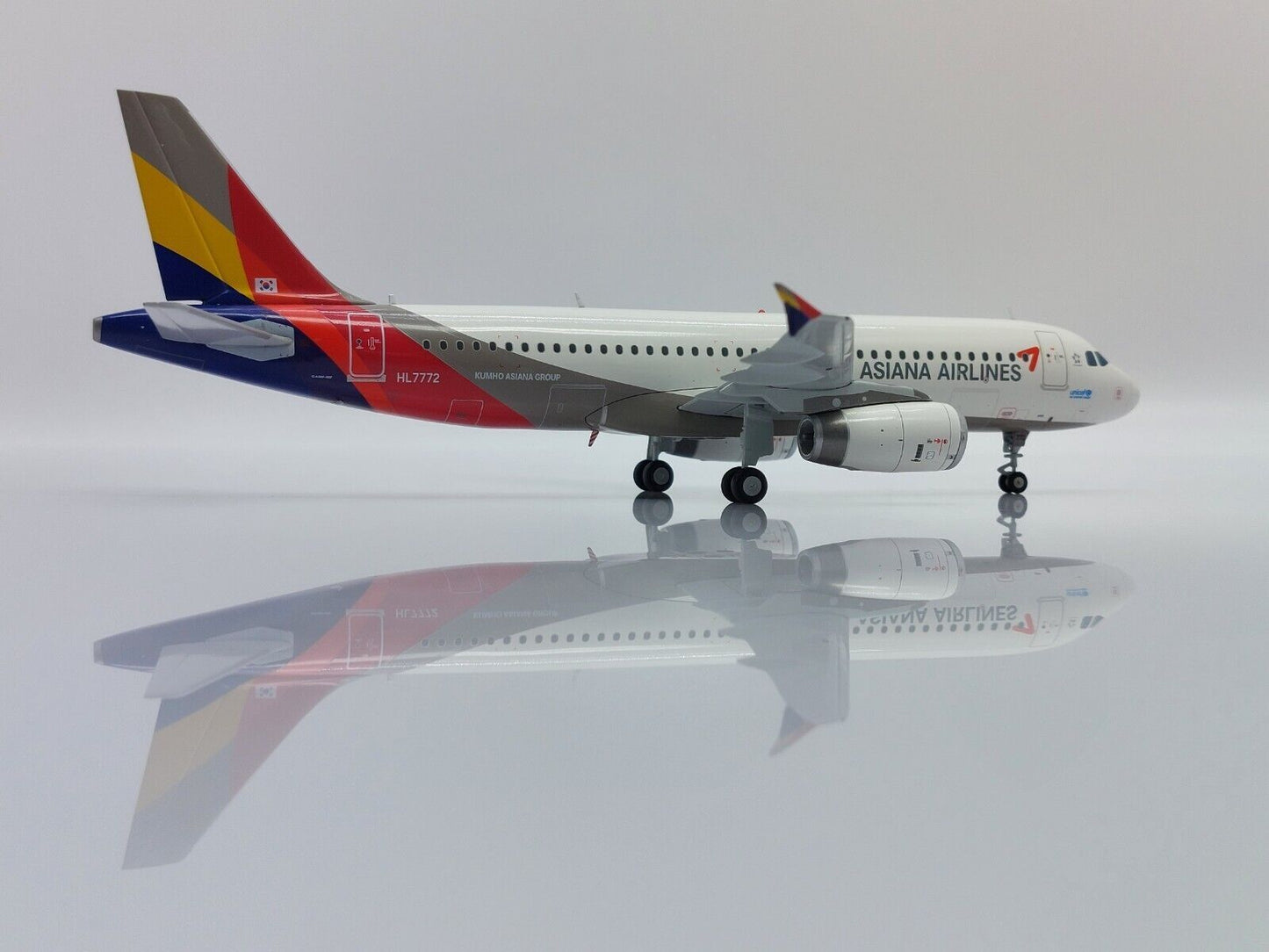 1:200 JC Wings Asiana Airline AIRBUS A320-200 Airplane Diecast Aircraft Model