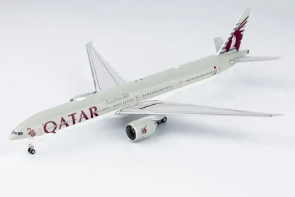 1:400 NG Model QATAR BOEING 777-300ER Passenger Airplane Diecast Aircraft Model