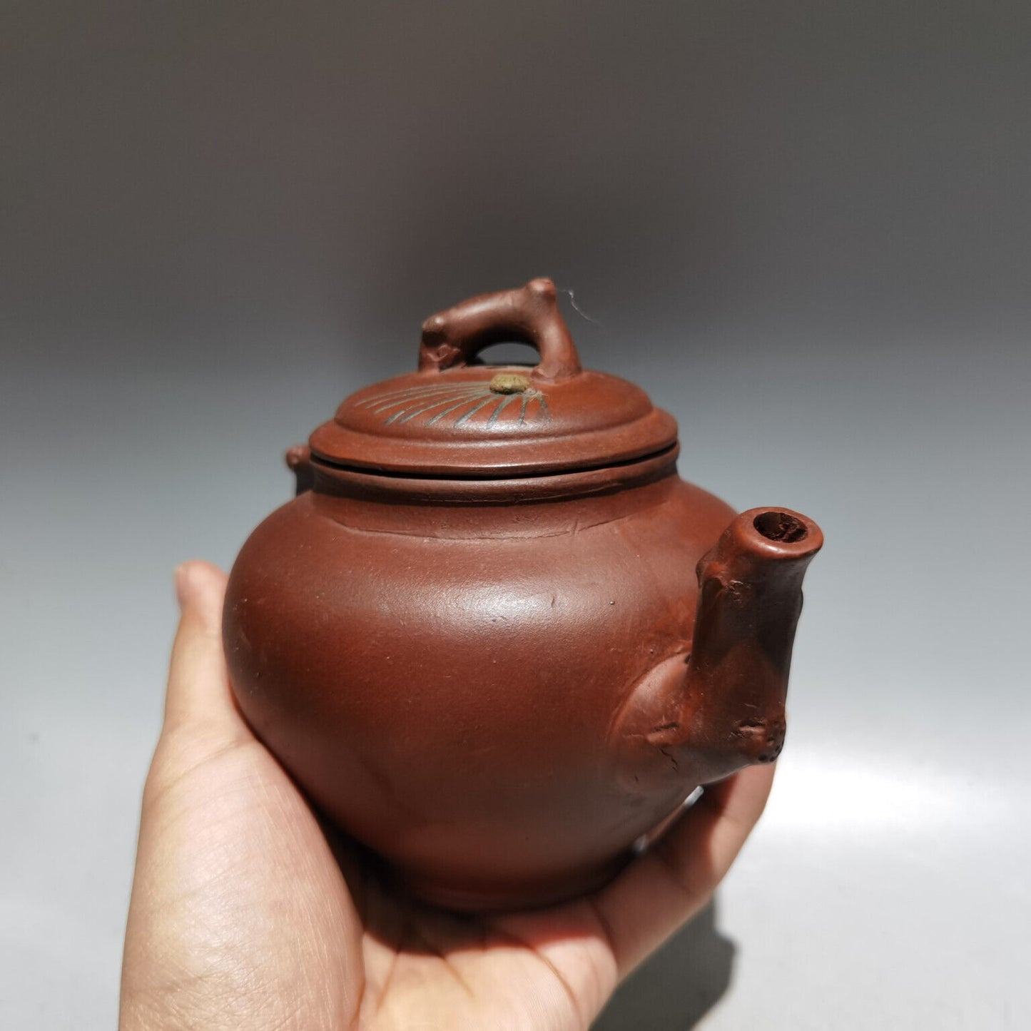 Chinese Yixing Zisha Clay Handmade Exquisite Teapot（报春壶 低款：汪寅仙）