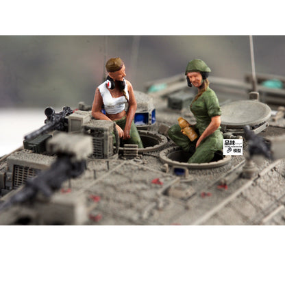 1/72 Israeli Female Tank Crew 2-Persons Finished Model For 88MODEL Merkava