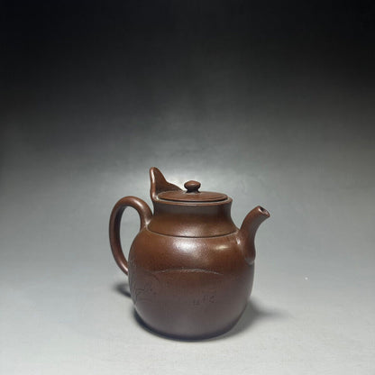 Chinese Yixing Zisha Clay Handmade Exquisite Teapot （小僧帽 底款：大清乾隆年制）