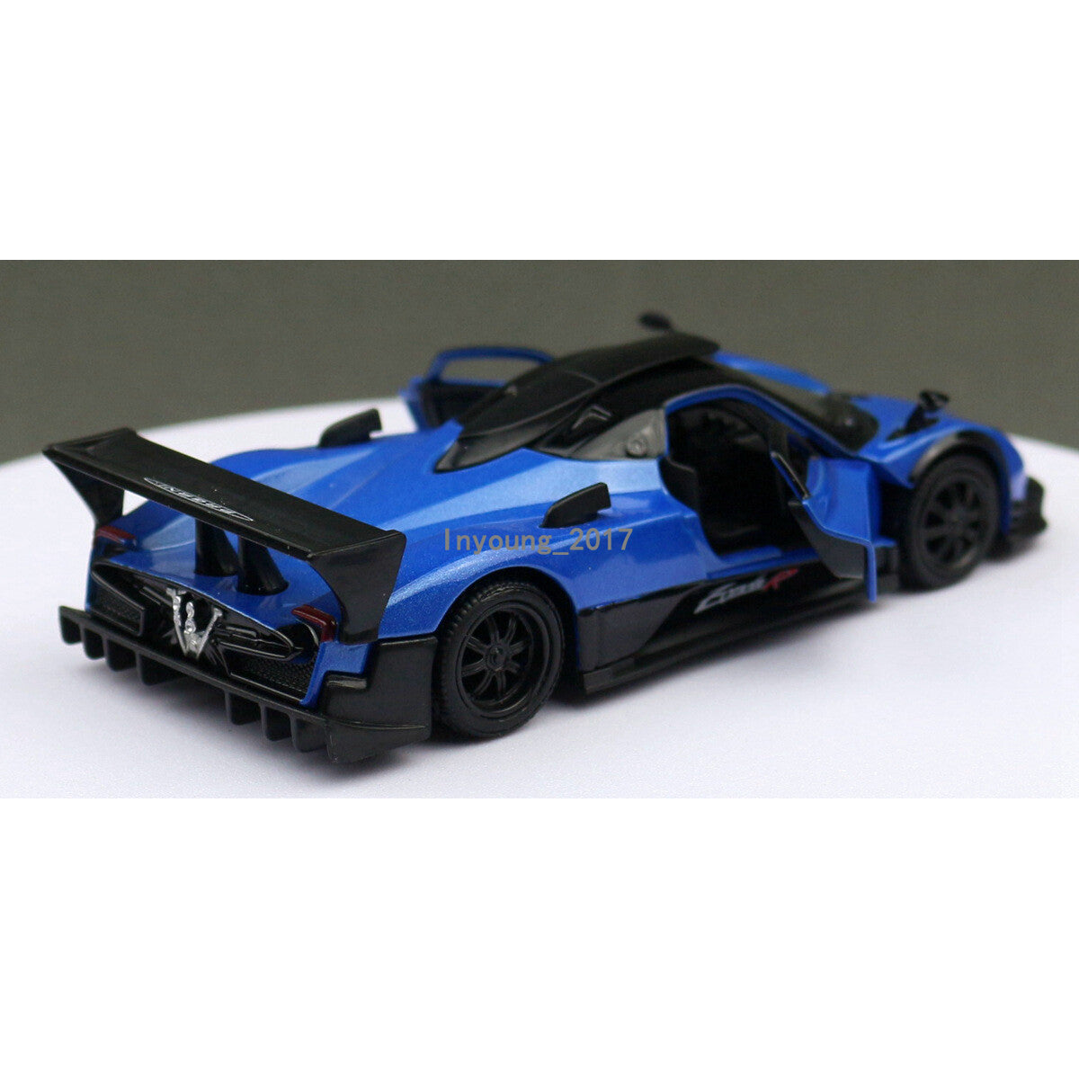 1/36 Scale Pagani Zonda R Model Car Diecast Toy Cars 2 Doors Open Pull Back Blue