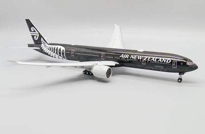 1:200 JC Wings Air New Zealand Boeing 777-300ER Passenger Airplane Diecast Model