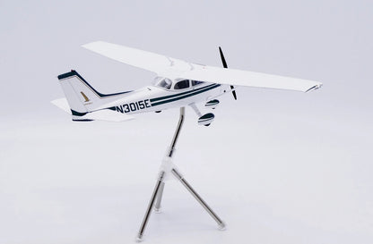 1:400 JC Wings Qantas Cessna 172 N3015E Passenger Airplane Diecast Plane Model