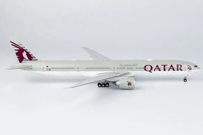 1:400 NG Model QATAR BOEING 777-300ER Passenger Airplane Diecast Aircraft Model