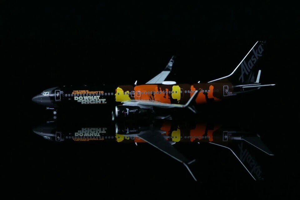 1:400 GeminiJets Alaska BOEING 737 MAX 8 Passenger Airplane Diecast Plane Model