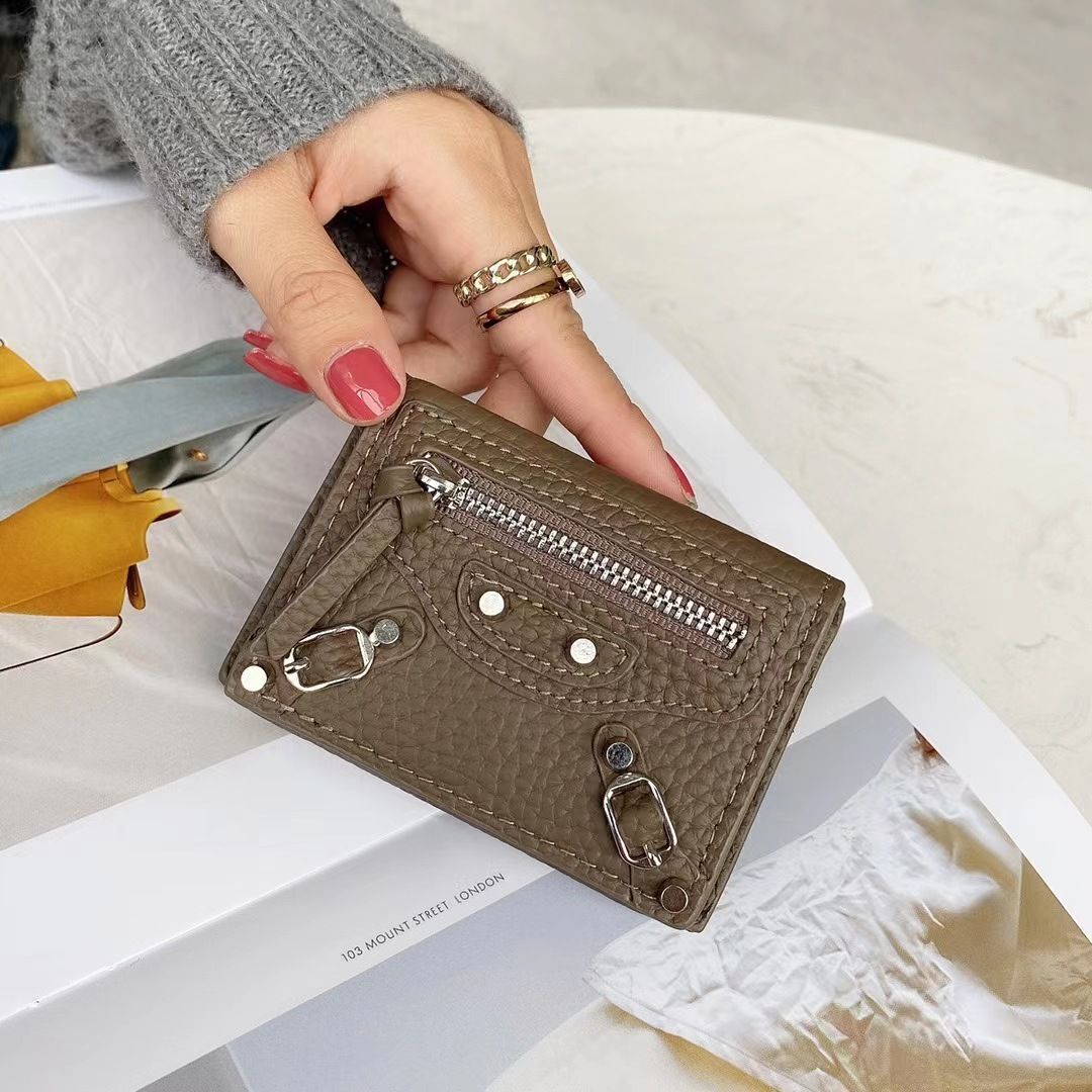 Short Wallets Genuine Leather Trifold Purse Cool Rivet Decorations 9.5*6.5*2.5CM