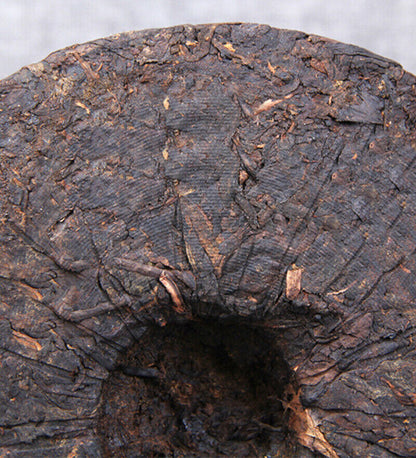 2006 Pu'er Cooked Tea Cake Menghai Brown Mountain Old Tree 357g Pu-erh Black Tea