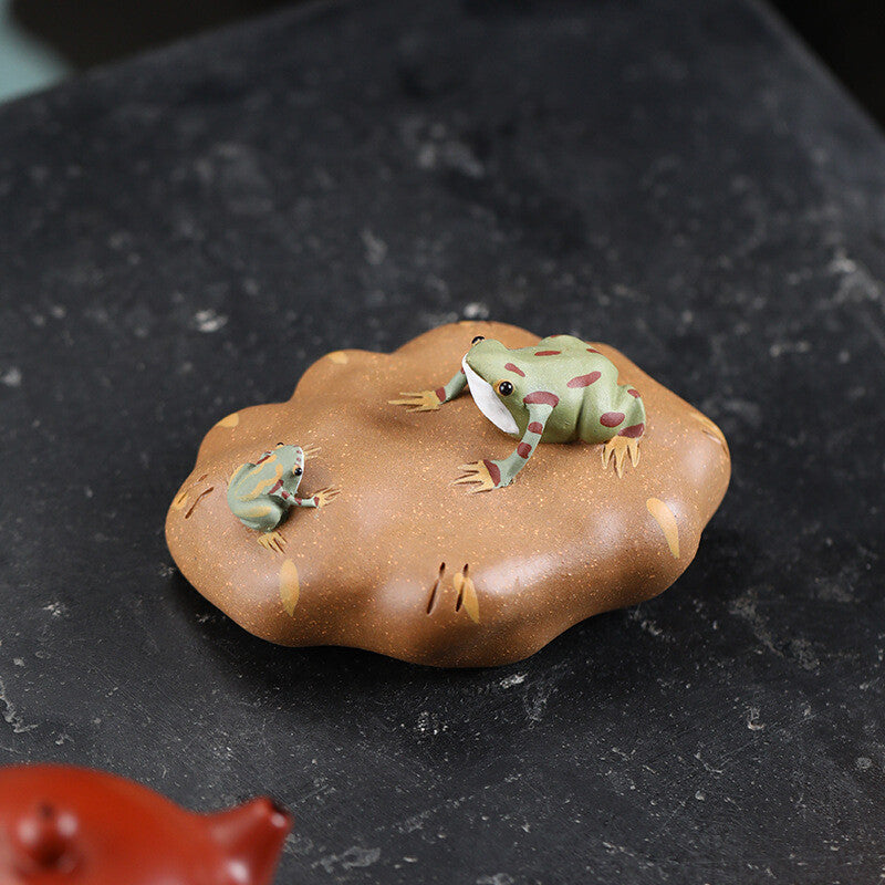 Funny Tea Pet Water Spray Zisha Purple Clay Frog On Stone Design Artware Small