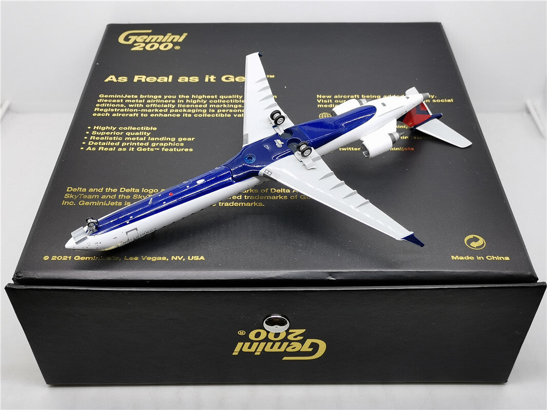 1:200 Geminijets DELTA BOMBARDIER CRJ900 Airfreighter Diecast Aircraft Model