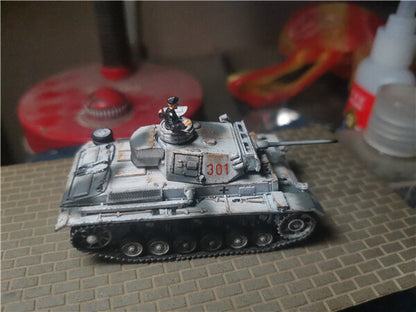 1:72 Scale WW II Germany Panzerkampfwagen III Ausf L Tank Model Snow Painted