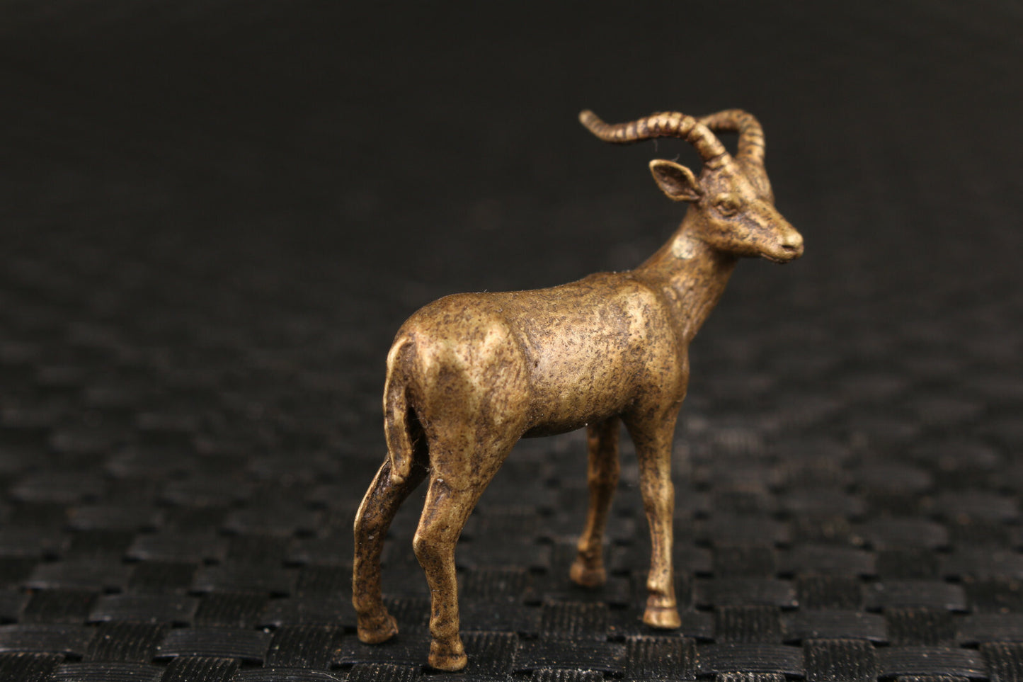 4.3cm Chinese Collectable Copper Deer Statue Figure Tea Pet Table Home Decor