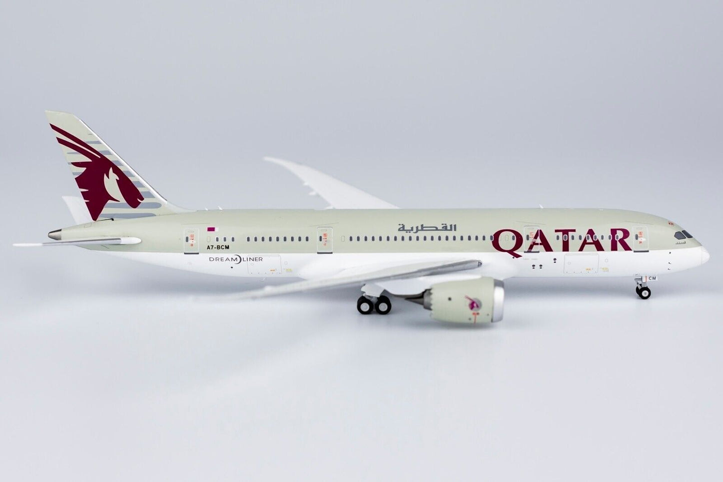 1:400 NG Model QATAR BOEING 787-8 Passenger Airplane Diecast Aircraft Model