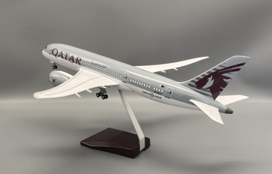 1:130 43CM QATAR BOEING 787 Passenger Plane Led Sound Light Resin Aircraft Model