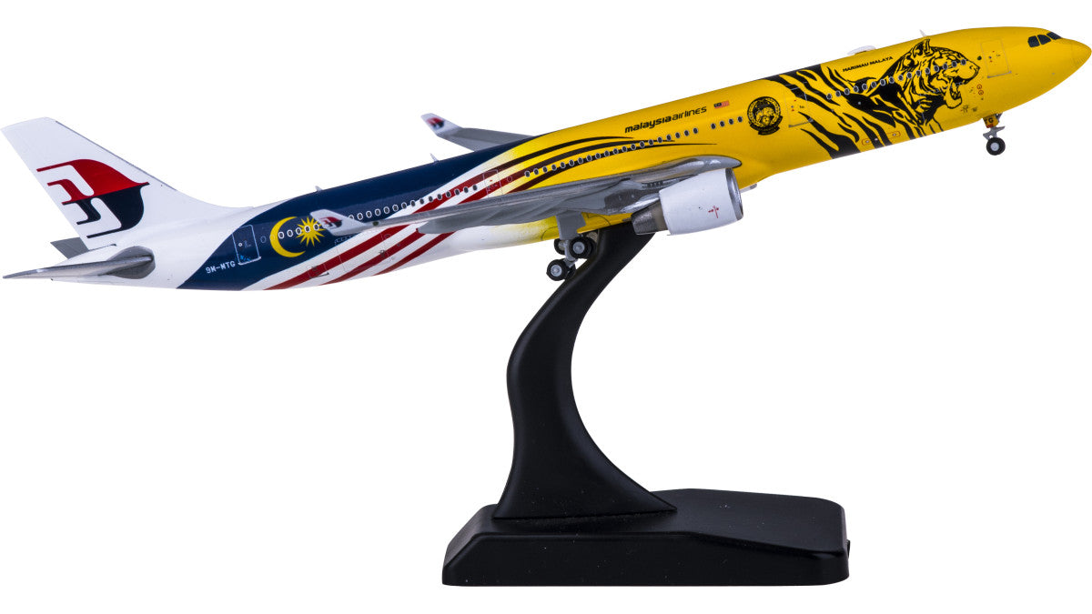 1:400 JC Wings Malaysia Airlines AIRBUS A330-300 Passenger Plane Diecast Model