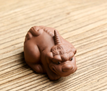 Creative Tea Pet Yixing Zisha Wealthy Mascot Purple Clay Table Decoration Small