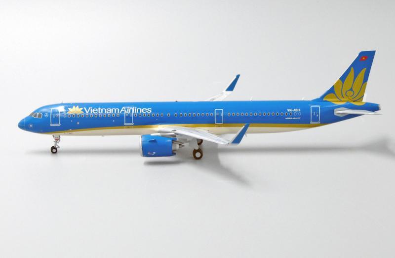 1:200 JC Wings Vietnam Airlines AIRBUS A321neo Airplane Diecast Aircraft Model