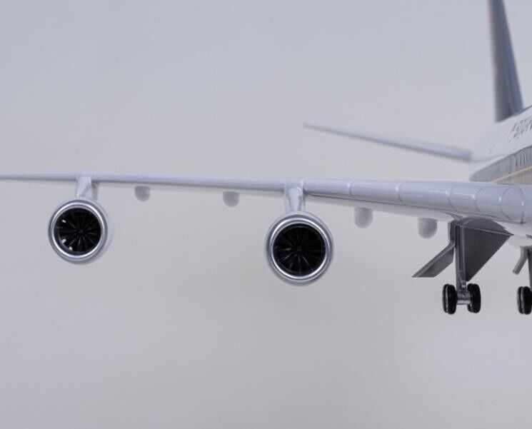 1:150 47CM SINGAPORE AIRLINES BOEING 747-400 Plane Led Sound Light Resin Model