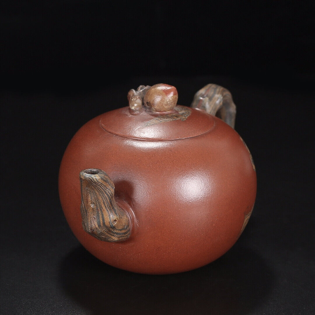 Chinese Yixing Zisha Clay Handmade Exquisite Teapot （寿桃 底款：周桂珍）