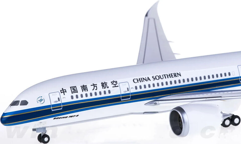 1:200 28CM Hogan CHINA SOUTHERN BOEING 787-8 Passenger Plane ABS Plastic Model
