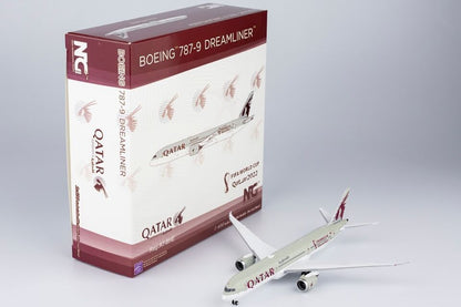 1:400 NG Model QATAR BOEING 787-9 Passenger Airplane Diecast Aircraft Model