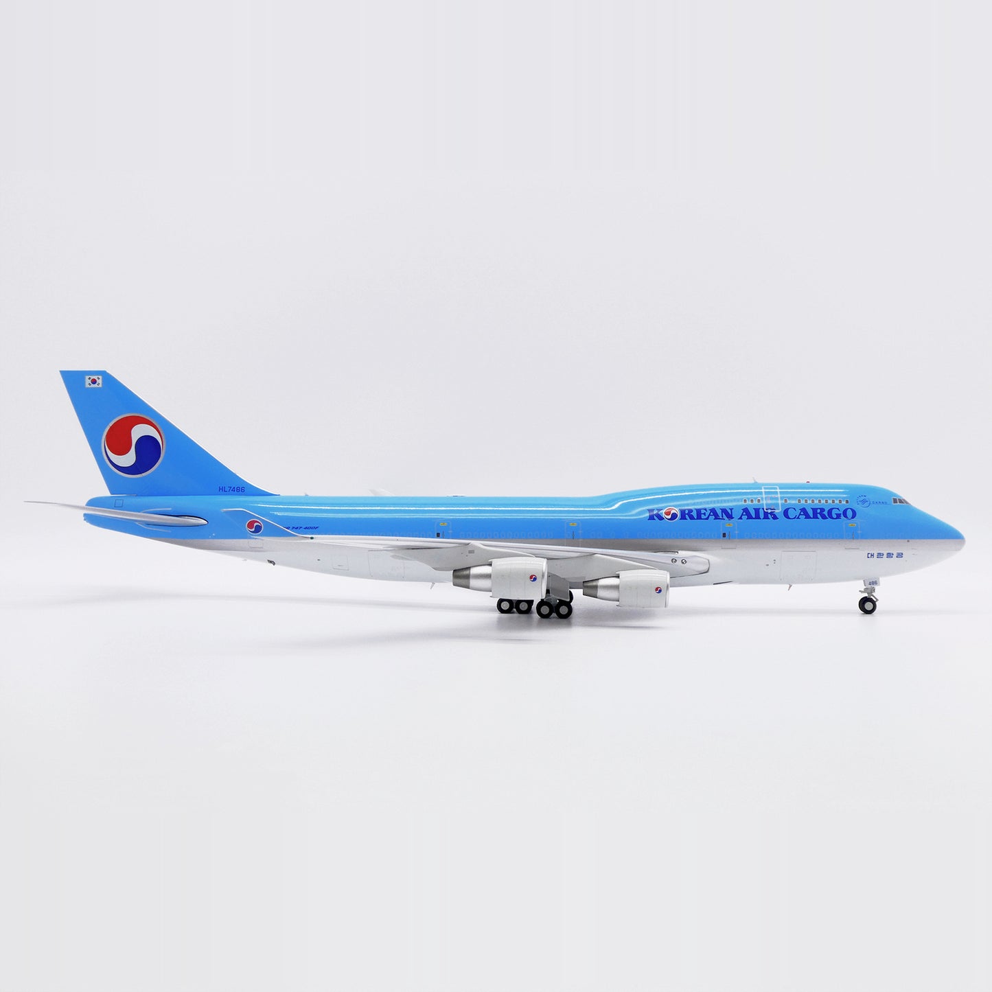 1:200 JC Wings Korean Air Boeing 747-400BCF Passenger Airplane Diecast Model