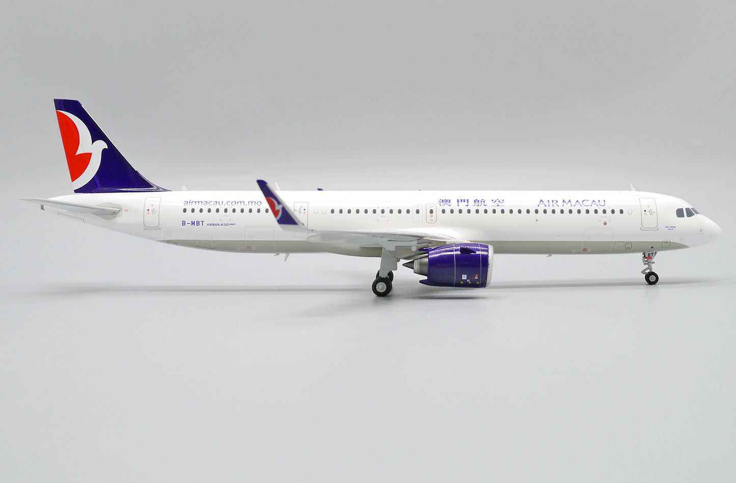 1:200 JC Wings Air Macau Passenger Plane Airbus 321 B-MBT Diecast Aircraft Model