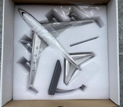 1:200 28CM Aviation CAAC BOEING 747SP Passenger Airplane Diecast Aircraft Model
