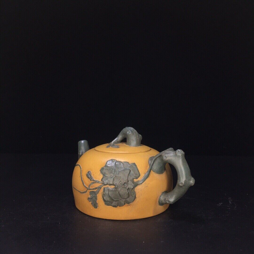 Chinese Yixing Zisha Clay Handmade Exquisite Teapot （半月花壶 底款：蒋蓉）