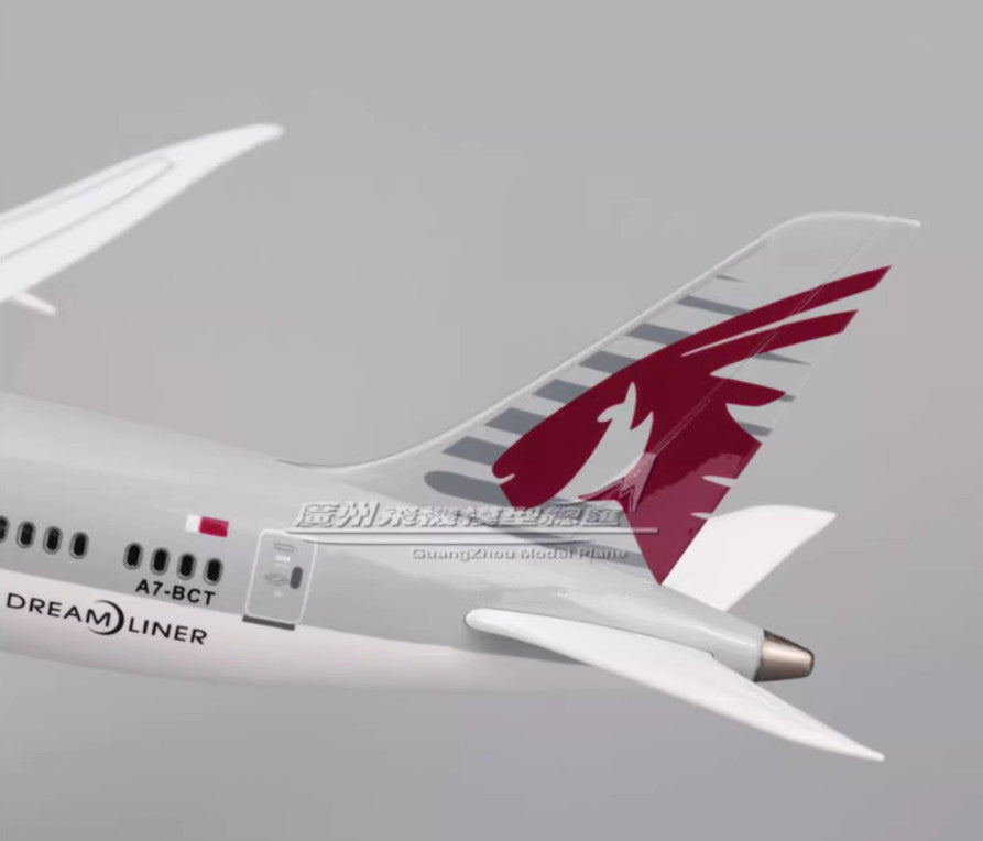 1:130 43CM QATAR BOEING 787 Passenger Airplane Landing Gear Resin Aircraft Model