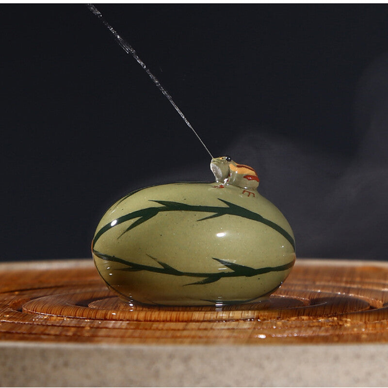 Water Spray Tea Pet Frog On Watermelon Statue Mini Tea Play Home Decoration Fun