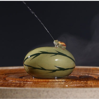 Water Spray Tea Pet Frog On Watermelon Statue Mini Tea Play Home Decoration Fun