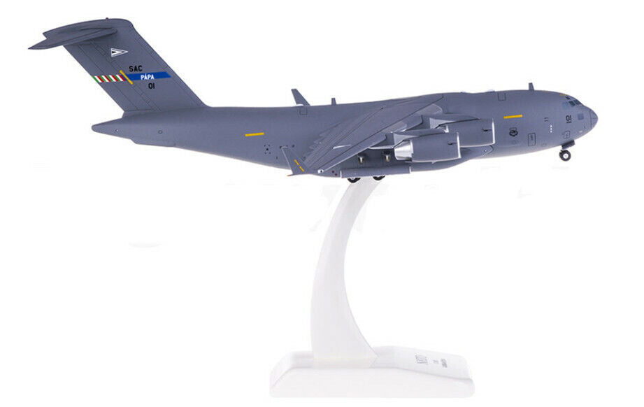 1:200 27CM Hogan NATO FORCE BOEING C-17A Aircraft ABS Plastic Airplane Model