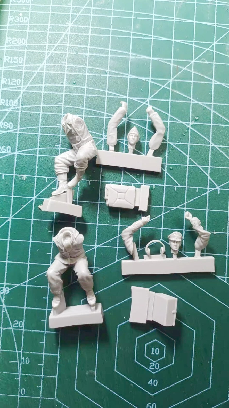 1:35 resin figure model Four German tank soldiers during WW II Unassembled