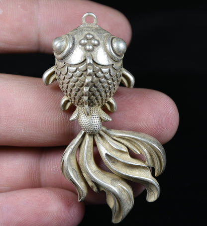 Collection Old China Tibet Silver Carving Lovely Fish Statue Amulet Pendant Gift