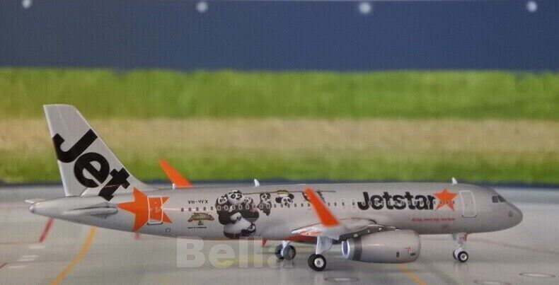 1:400 Phoenix Jetstar AIRBUS A320 Passenger Airplane Diecast Aircraft Model