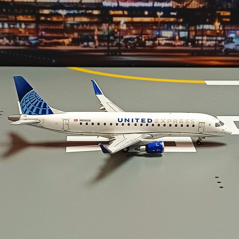1:400 Geminijets United Airlines ERJ-175 Passenger Airplane Diecast Model