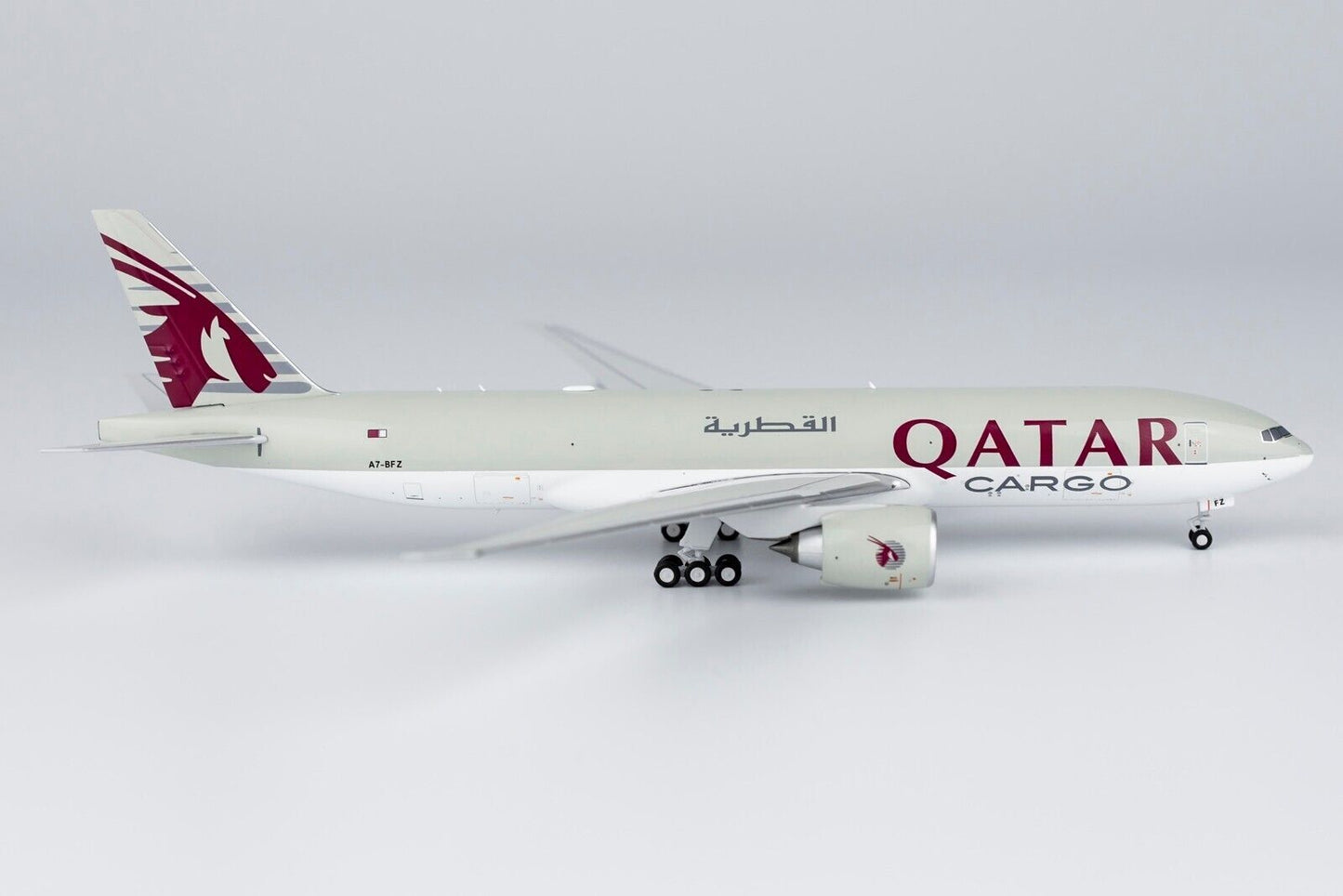 1:400 NG Model QATAR CARGO BOEING 777-200F Aircraft Diecast Plane Airplane Model