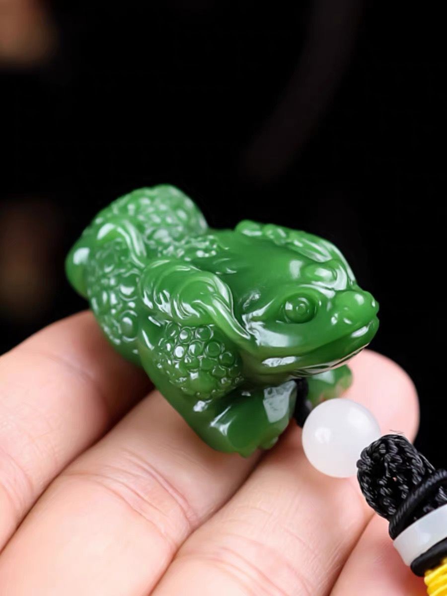 Natural Hetian Jade Green Wealth Frog Pendant Spinach Jade Three-Legged Toad