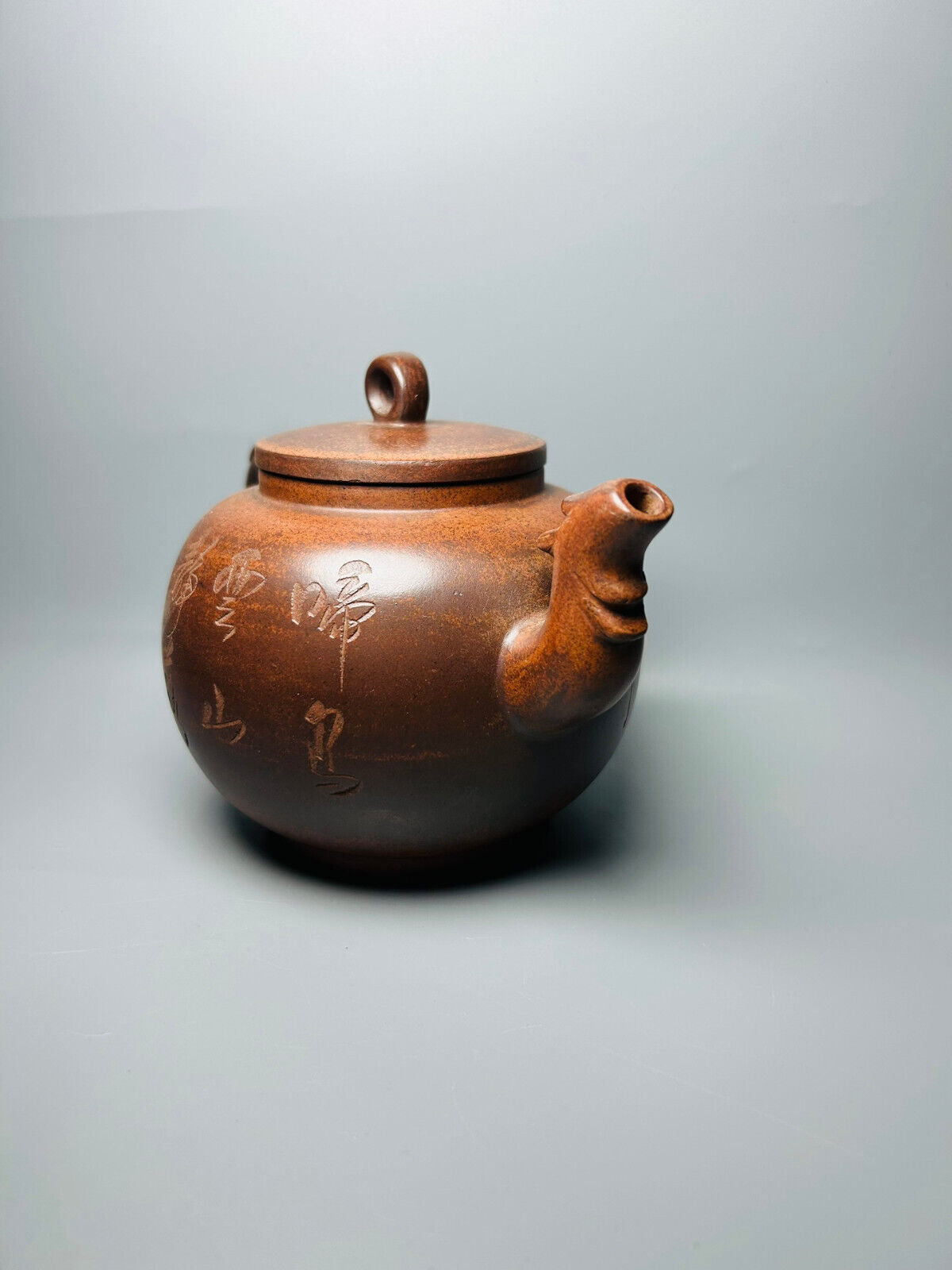 Chinese Yixing Zisha Clay Handmade Exquisite Teapot（乐在其中 底款： 顾景舟）