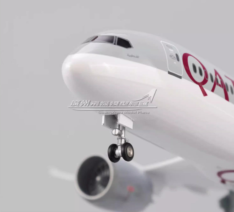 1:130 43CM QATAR BOEING 787 Passenger Airplane Landing Gear Resin Aircraft Model