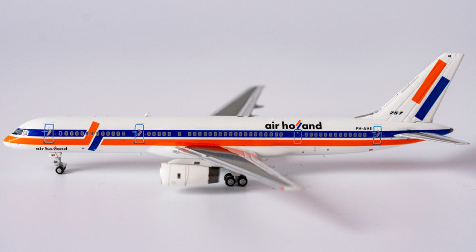 1:400 NG Model Air Holland BOEING 757-200 Passenger Airplane Diecast Plane Model