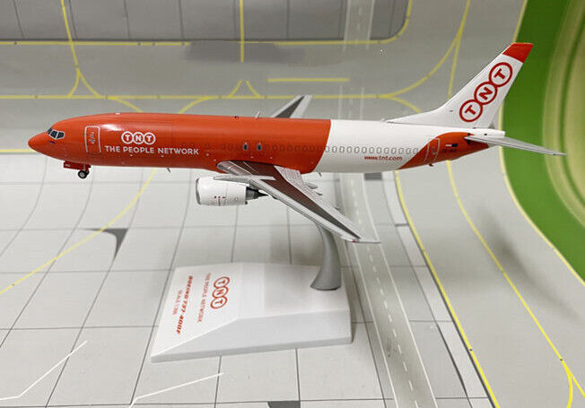 1:200 JC Wings TNT BOEING 737-400F Airfreighter Airplane Diecast Aircraft Model